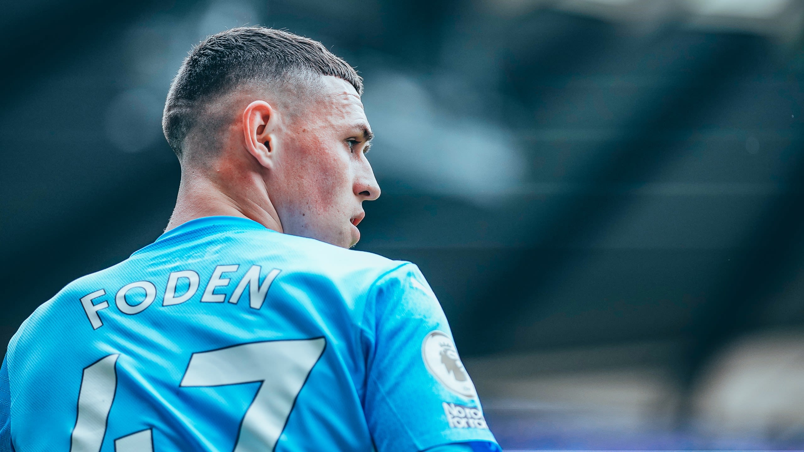 A person in a blue jersey
AI-generated content may be incorrect.